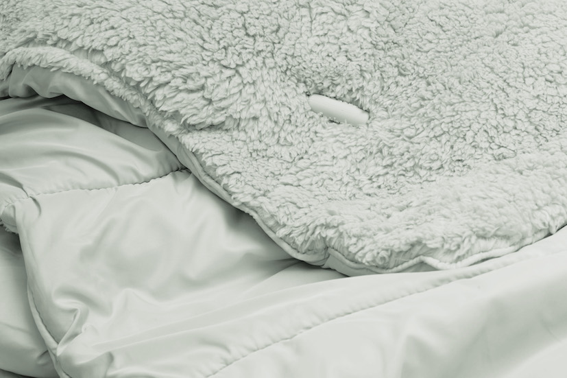 FATBOY_hotspot_blanket_foggy_dew_closeup_01_105292