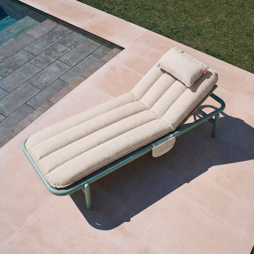 fatboy-sunbun-daybed-mist-green-sahara-ambiance-01-107615